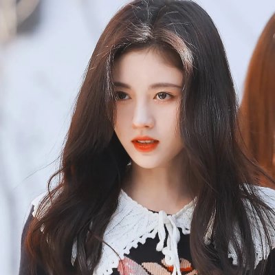 模仿女孩